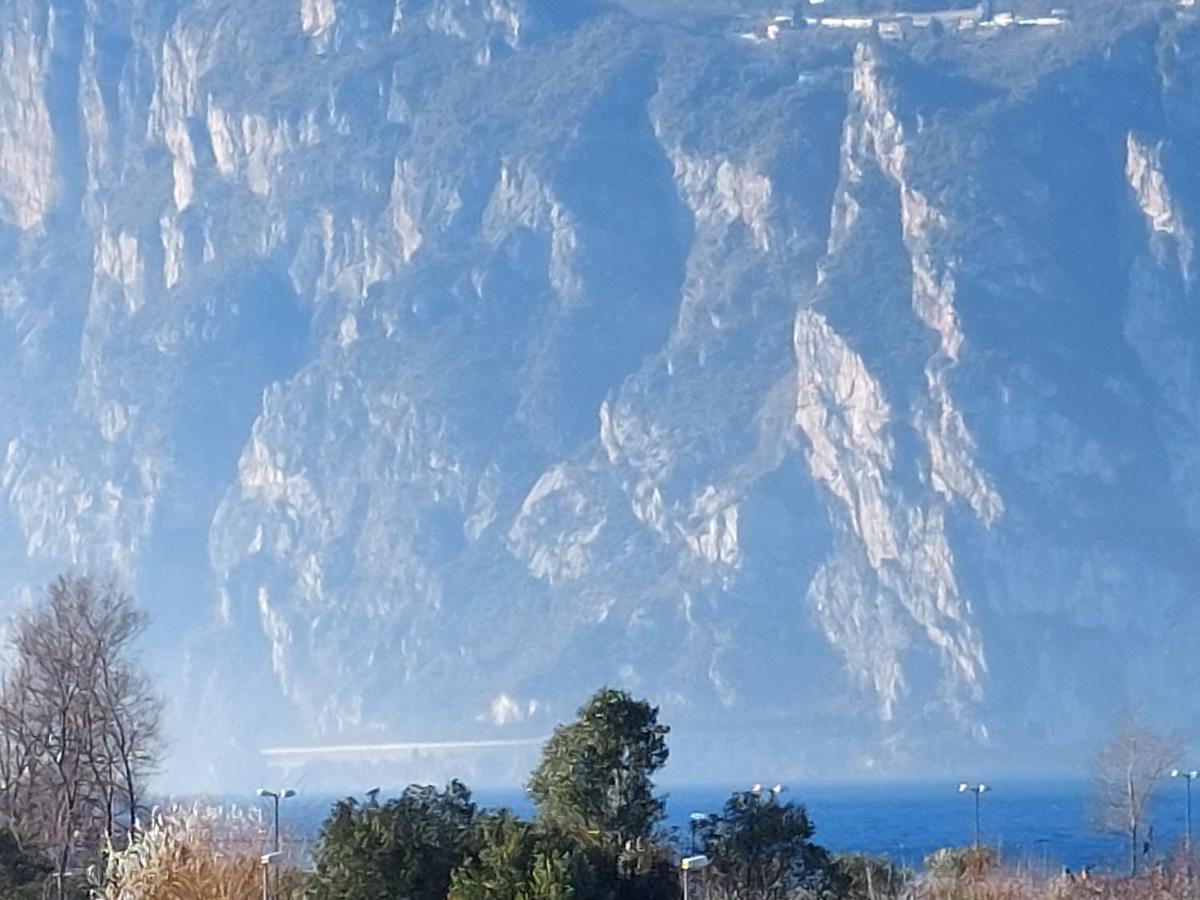 La Bougainville - Luxury Apartment Torbole Sul Garda Exterior photo